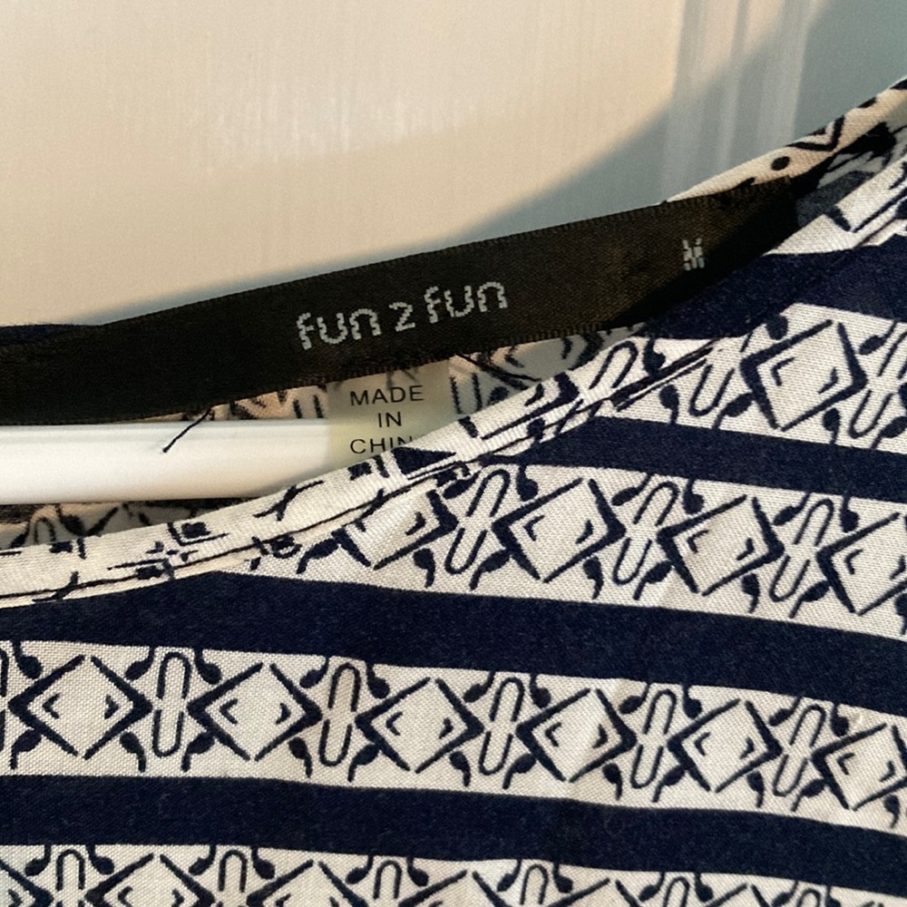 ✴️Fun 2 Fun Blue and White Graphic Blouse - Picture 2 of 4
